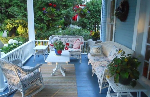 Bay View Cottage | Beautifully Renovated Victorian Cottage in Historic Bay View
