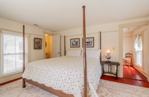 Esmont House | Beautifully Restored Turn of the Century Farmhouse on Private and Remote Farm