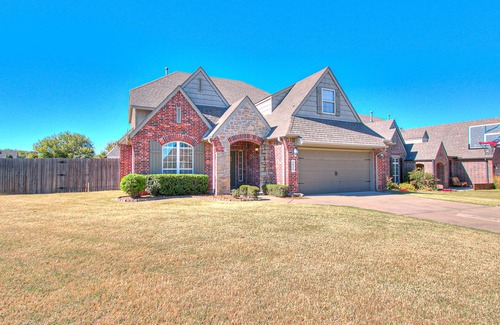 Tulsa House | Beautifully Spacious Tulsa Treasure