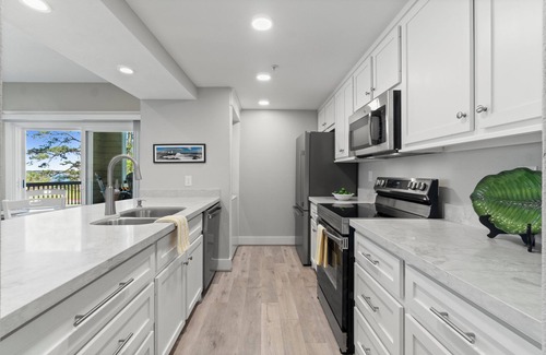Walden on Lake Conroe Condo | Beautifully upgraded, 2 bedroom, waterfront condo overlooking Lake Conroe