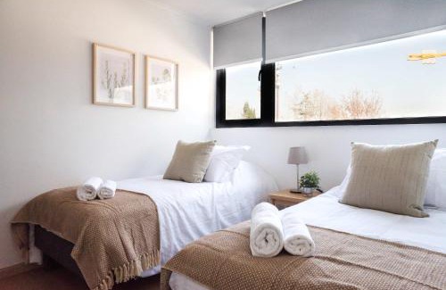 Apoquindo Apartment | Beauty 2BR Haven for 5 in Lively Las Condes Oasis