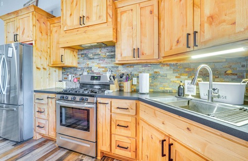 Garfield House | Beaver Lake Home on 3 Acres w/Lake Access!