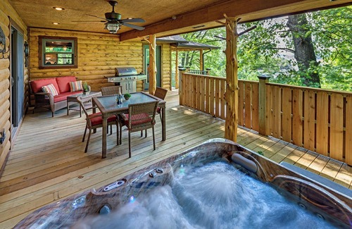 Sylvan Shores Cabin | Beaver Lake Waterfront Homestead House with Hot Tub ON Beaver Lake w/Dock/Slips. Rate based on 4 people.