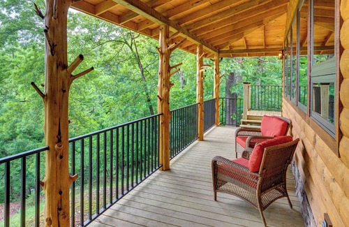 Sylvan Shores Cabin | Beaver Lake Waterfront Homestead House with Hot Tub ON Beaver Lake w/Dock/Slips. Rate based on 4 people.