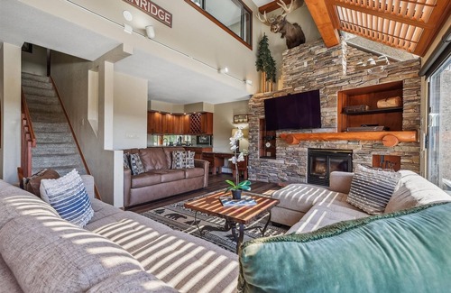 Peak 9 House | Beaver Run Black Diamond Penthouse by RedAwning