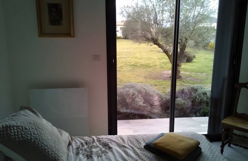 Aleria Bed & Breakfast | Bed and Breakfast 'Chambre 2' with Mountain View, Shared Pool and Wi-Fi