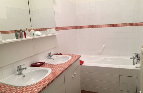 Bouglon House | Bed and Breakfast in a charming manor house. A family suite (2ch + 1sdb), 3ch + sb