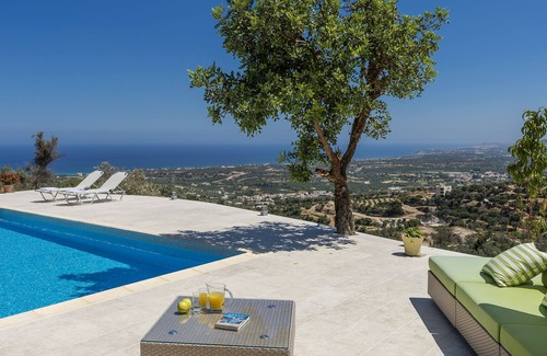Maroulas House | Bed and breakfast in historic Venetian mansion