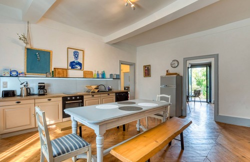 Saint-Andre-de-Sangonis Bed & Breakfast | Bed and Breakfast 'Grande Chambre' with Shared Pool, Shared Garden and Wi-Fi