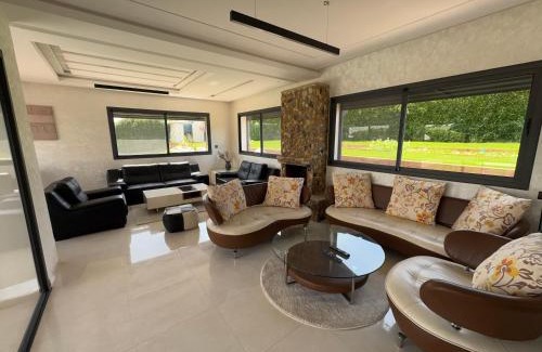 Casablanca Villa | bedroom villa, pool, garden & parking
