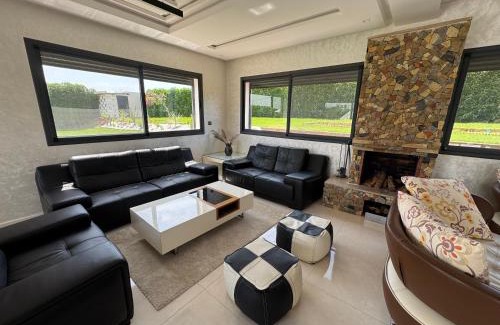 Casablanca Villa | bedroom villa, pool, garden & parking