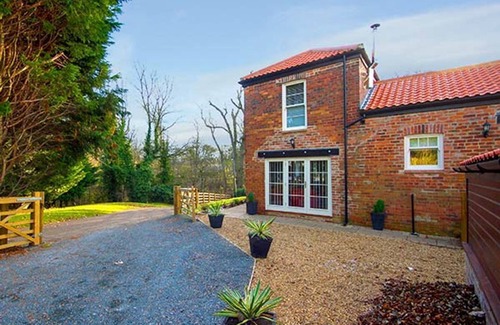 Carlton-in-Cleveland Cottage | BEECHWOOD COTTAGE, family friendly, with open fire in Great Ayton