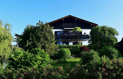 Chieming Apartment | Behindertengerechte Ferienwohnung mit Südterrasse