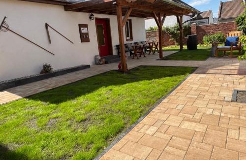 Steinkirchen Apartment | Bei der Kahnfährfrau Mit NEUEM Innenhof Garten