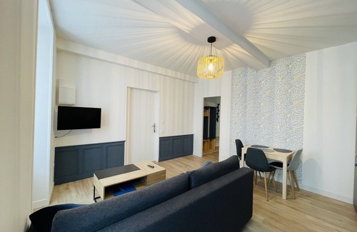 Saint-Jean-d'Angely Apartment | Bel Appartement Avec Cour Privée
