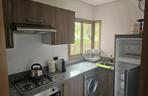 Menara Apartment | Bel appartement avec piscine et jardin