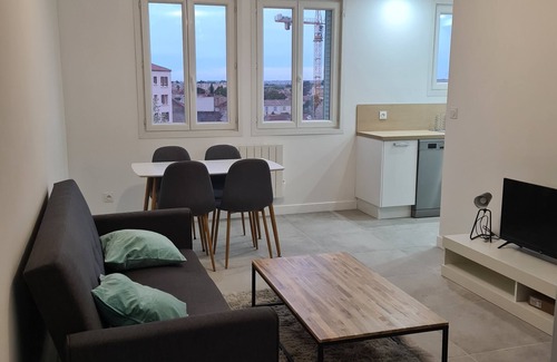 Route de Beaucaire Apartment | Bel Appartement Refait à Neuf à 15 min du Centre de Nîmes