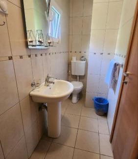 Rafajlovici House | Bela kuća studio apartments-Na korak do mora-A step to the sea