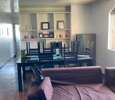 Luzon House | Belgian Home Near Mansion House 12 pax