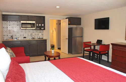 Alamosa Apartment | Bell & Main Studios 203