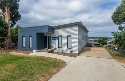 Mallacoota House | Bella Views Pet Friendly With Expansive Views