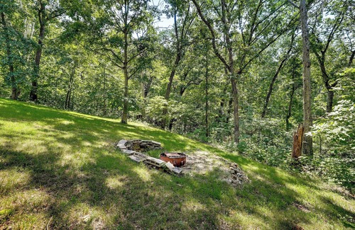 Bella Vista House | Bella Vista Vacation Rental w/Private Back Deck!