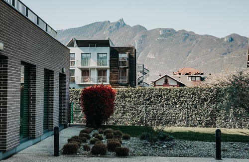 Aix-les-Bains Apartment | Bella Vita Zen and its lakeside garage