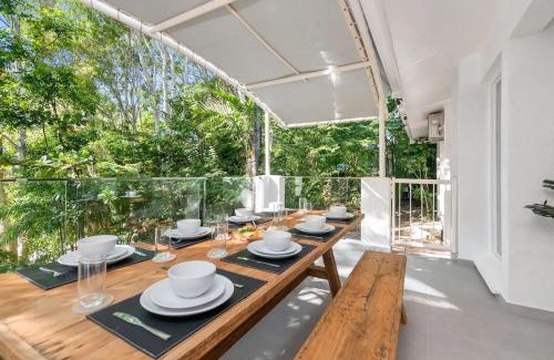 Palm Cove House | Belle Escapes Sandpipers Beach House