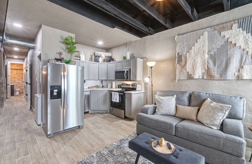 Baird Apartment | Belle Plain Inn Rustic Refuge