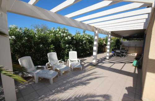 Portiragnes-Plage Villa | Belle villa climatisée, wifi, 3 chambres grande terrasse vue réserve naturelle dans résidence sécurisée avec piscine commune 800m de la mer Un vrai Havre de Paix LRCS107
