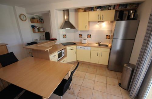 Portiragnes-Plage Villa | Belle villa climatisée, wifi, 3 chambres grande terrasse vue réserve naturelle dans résidence sécurisée avec piscine commune 800m de la mer Un vrai Havre de Paix LRCS107
