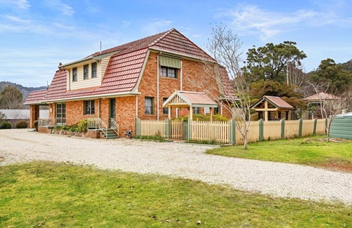Marysville House | BELLENOR - Spacious Family Home Perfect for Dual Families