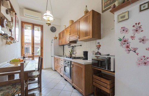 Santo Spirito Apartment | Bellosguardo/San Francesco di Paola with private garden
