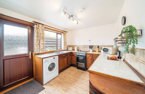 Carnoustie Cottage | Bellrock View - Traditional Coastal Retreat