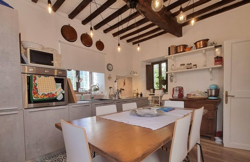 Barga House | Belvilla by OYO Bugliano Home