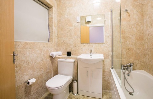 Loxford Apartment | Belvilla Ilford Hill Hotel London Standard twin