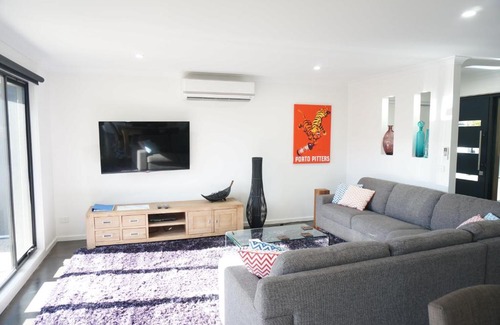 Mansfield Apartment | Ben's Place - modern & convenient