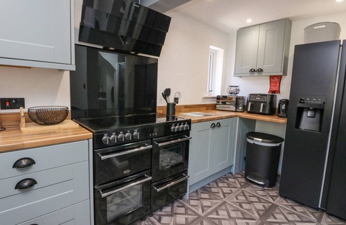Tarbet Cottage | BEN VIEW, family friendly, character holiday cottage in Arrochar