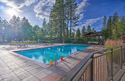 Bend Apartment | Bend Condo with Deck, Resort-Style Amenities and Views