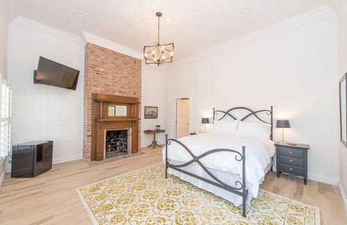 Uvalde House | Benson Guest House 2