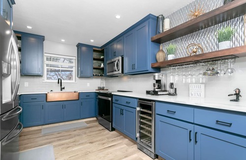 Fredericksburg House | Bent Oaks | Sleeps 10 | Hot Tub, Full Kitchen, Access to Community Pool