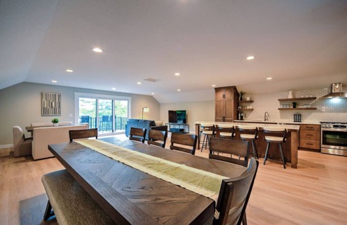 Markville Apartment | Berg Lake Barndo - Luxe Retreat on Berg Lake