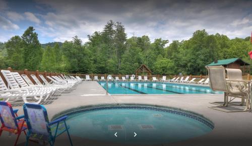 Townsend Ski Chalet | Berg Stuga, Get 1089 free Attraction Tickets per Paid Day, Dollywood Included!