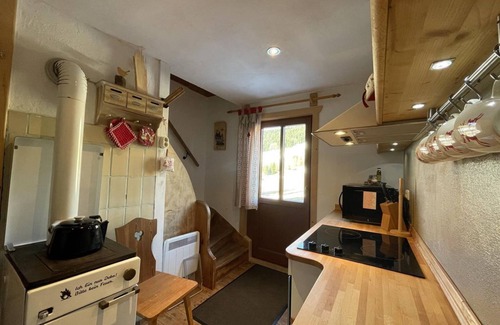 Oberwiesenthal House | Berghütte Fichtelstreich - vacation home, shower, WC