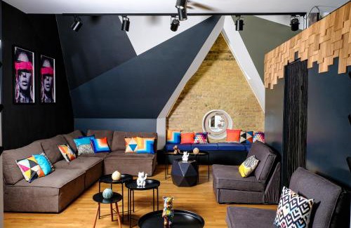 Friedrichshain Apartment | Berlin Roof&Chill Loft I OverTheTop 2-level I 170m2 I 2 Bäder I Bachelor I Familien I Gruppen I Events