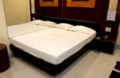 Highway Hills Hotel | Bermuda Hotel and Restaurant