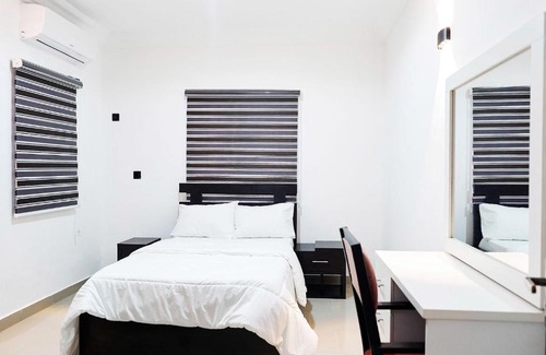 Ofin House | Berrywood Stylish 2-bedroom fully serviced Maisonette