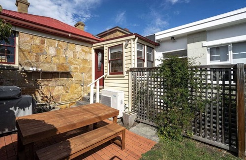 Battery Point Cottage | Berwick Cottage and Studio Historic Battery Point