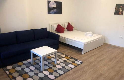 Otopeni Apartment | Beside Airport