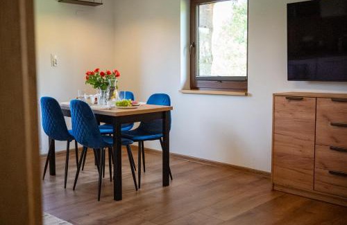 Ustron Apartment | Beskidzki Zakątek Ustroń - Przytulny domek z balią i kominkiem, idealny na relaks i ucieczkę od miasta